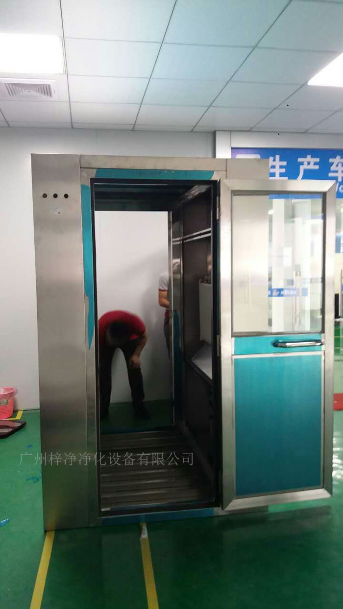 安裝風淋室的地面應平整，如有必要，應進行找平和加固處理。